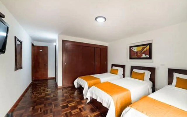 Ayenda 1035 Arena Plaza