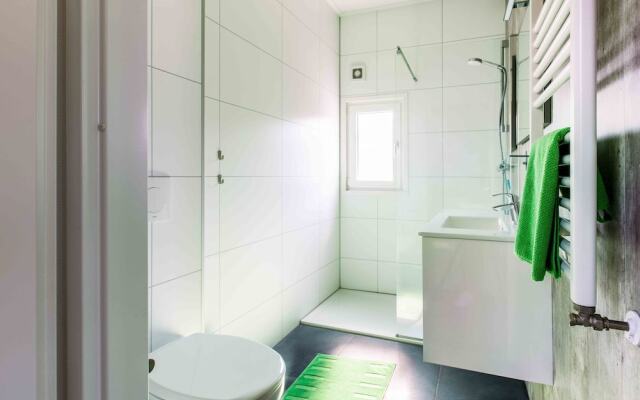 Luxurious Chalet with Sauna And Jacuzzi, 5km From Valkenburg
