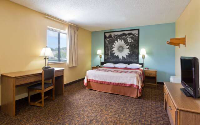 Super 8 Lexington Park/California Area