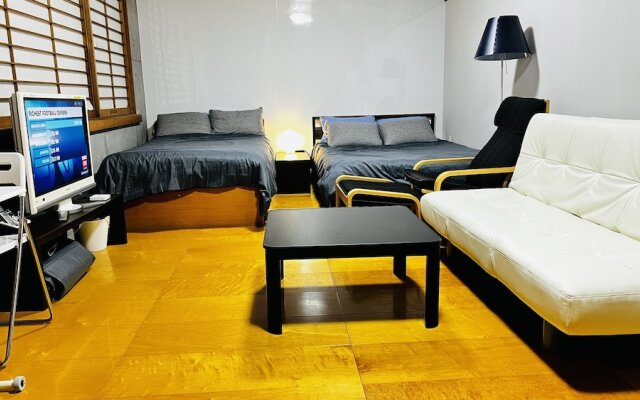 Hotel Adonis - Hostel