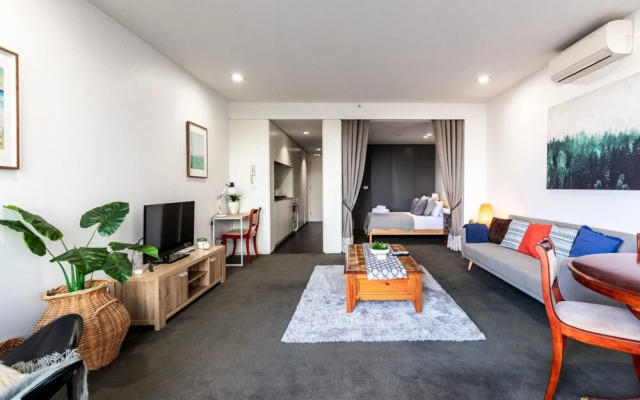 1 Bedroom Apartment in Prahran with Balcony