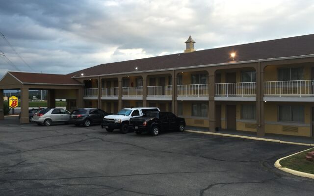Deluxe Inn & Suites