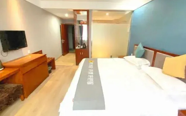 Manbo Hotel (Yichang Wuyue Plaza actually Home Store)