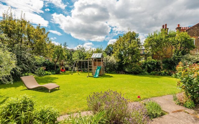 Majestic Home With Beautiful Garden in North West London by Underthedoormat