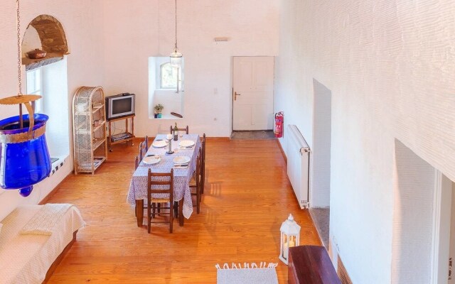 "Harmony" Apt in Stone Tower 1690 • Andros Island