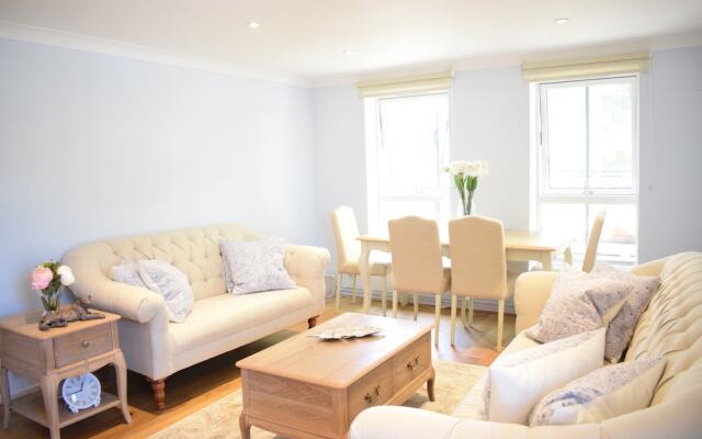 2 Bedroom Apartment In Chelsea