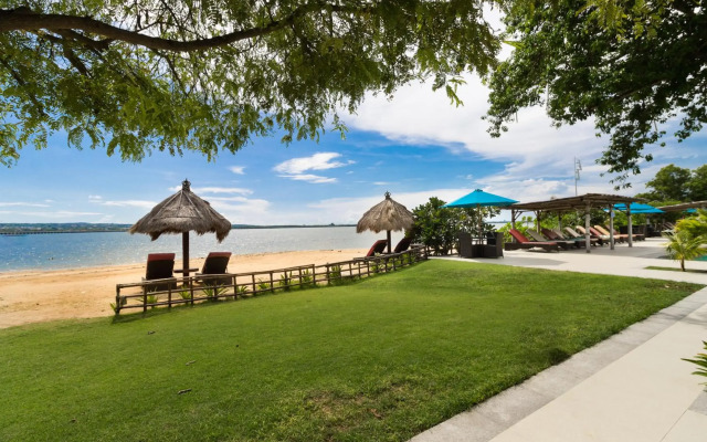 Peninsula Bay Resort