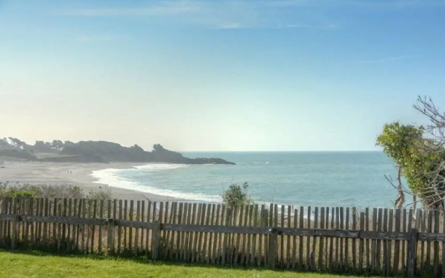 Surf Watch 3 Bedroom Home by RedAwning