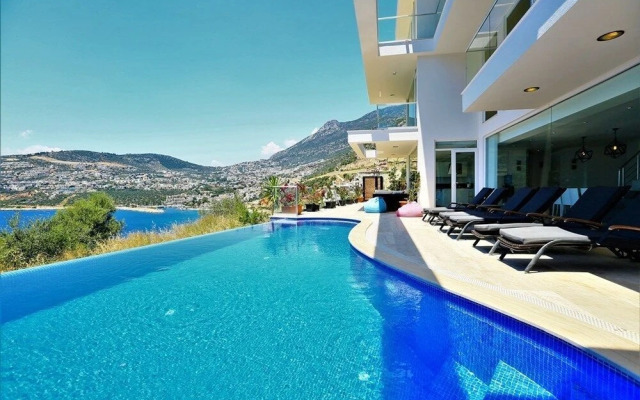 Villa Luminex by Akdenizvillam