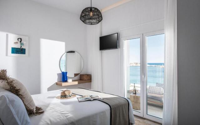 Khroma Luxury Suite 1 Beach front apartment
