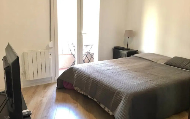 Akira Camp Nou Class Apartment