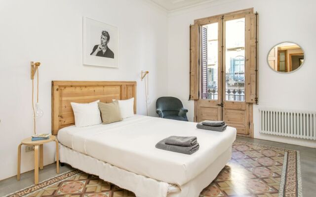 Spacious and luminous flat with balcony