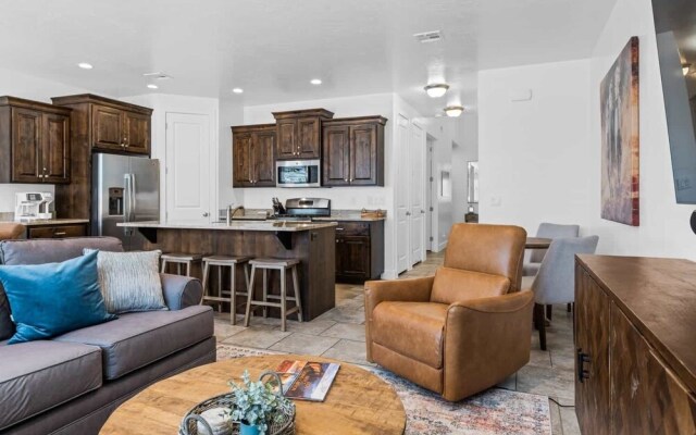 Narrow's Gateway 4 Bedroom Townhouse