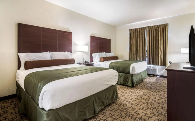 Cobblestone Hotel & Suites - Victor