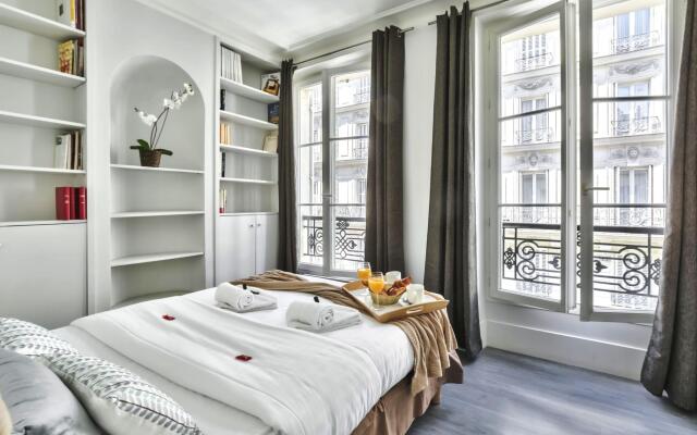 836 - Eiffel Tower View  - Parisian apartment