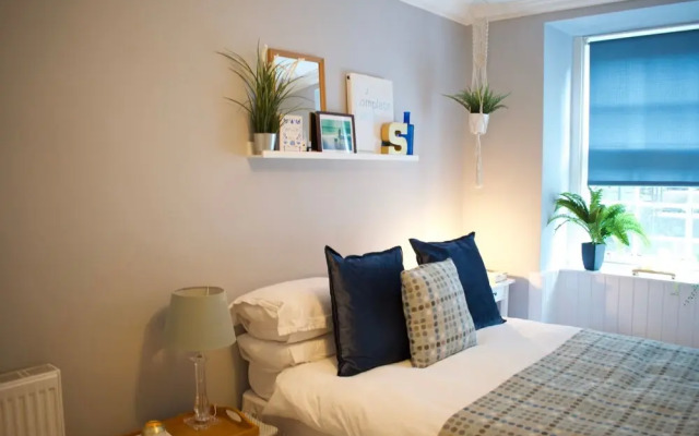 Central, Garden Flat, Sleeps 4, Perfect Location