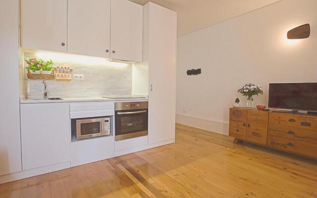 BmyGuest - Almada Garden Apartment