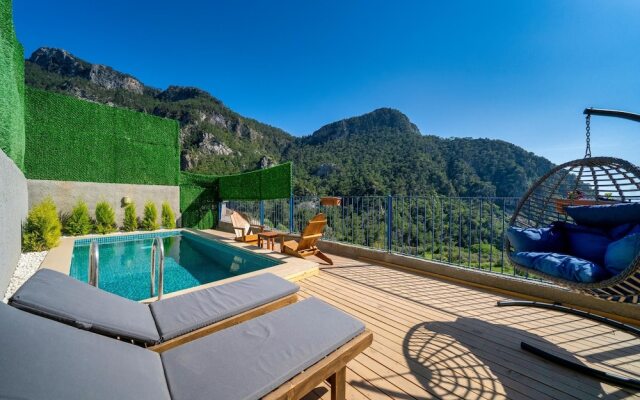 Honeymoon Bungalow With Private Pool and Sea View