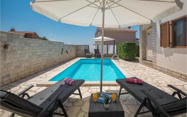 Holiday home Kastelir 50 with Outdoor Swimmingpool
