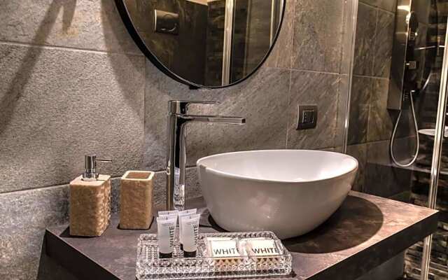 Black And White Suite