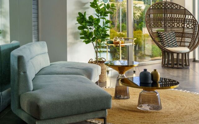 Almond hotel