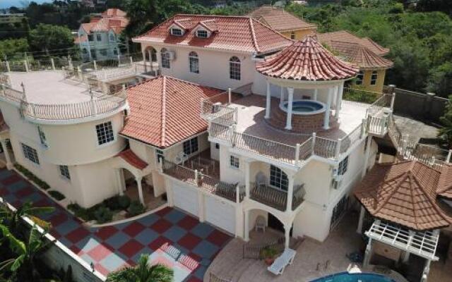 Pinnacle View Estate Tiana Villa