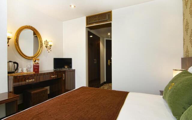 S White Hotel