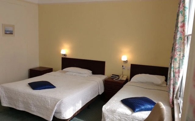 River Hotel