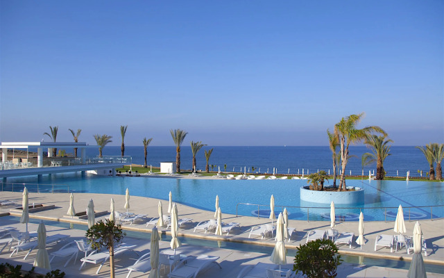 King Evelthon Beach Hotel & Resort