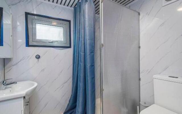 BANYANDAH 557 Ocean Drive NH