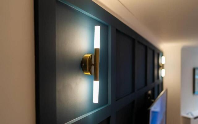 The West End Retreat - Luxurious Apartment - Prime Location