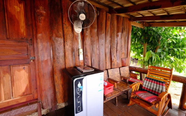 Baanpakrimklong Sukhamon Homestay & Resort