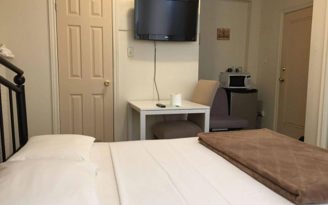 Ada's Guesthouse