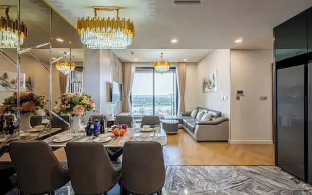 Eaton Park Riverside Luxury Vacation