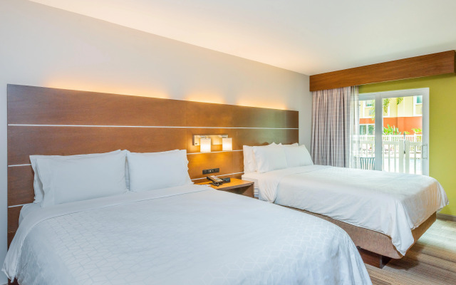 Holiday Inn Express & Suites Bradenton West by IHG