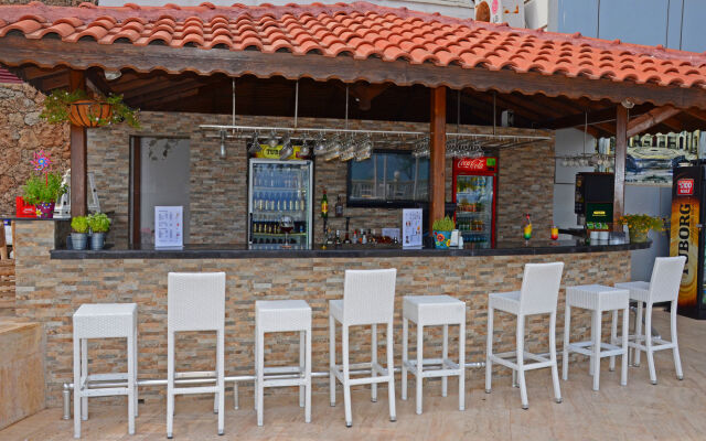 Lara Otel +12 Only Adult