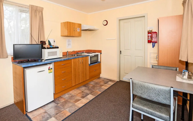 Snug Beach Cabin And Caravan Park