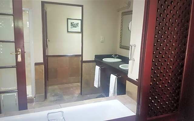 Traders Hotel & Restaurant