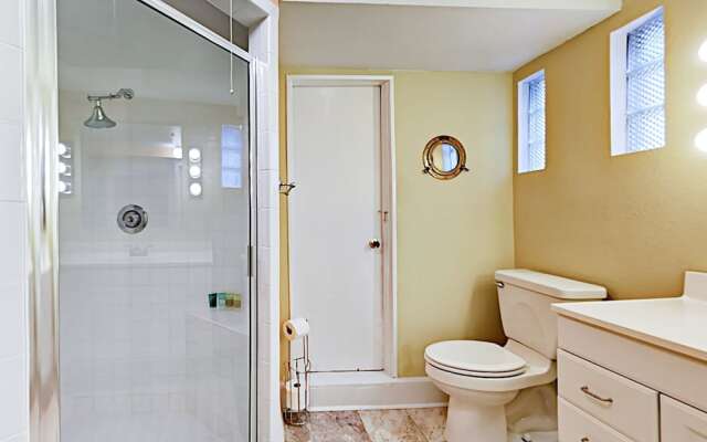 Huge Lake Travis - 4 Bedroom Home