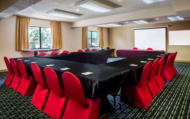 Days Inn & Suites by Wyndham Stevens Point