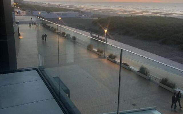 Klaproos - modern appartement op zeedijk