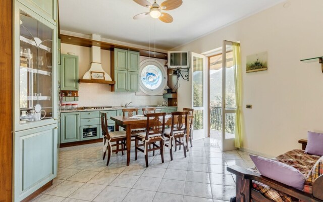Traditional Apartment in Monte Isola near Lake Beach