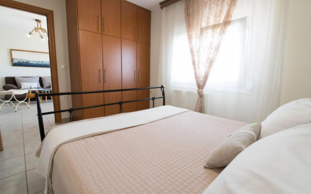 Lovely apartment just infront of the beach