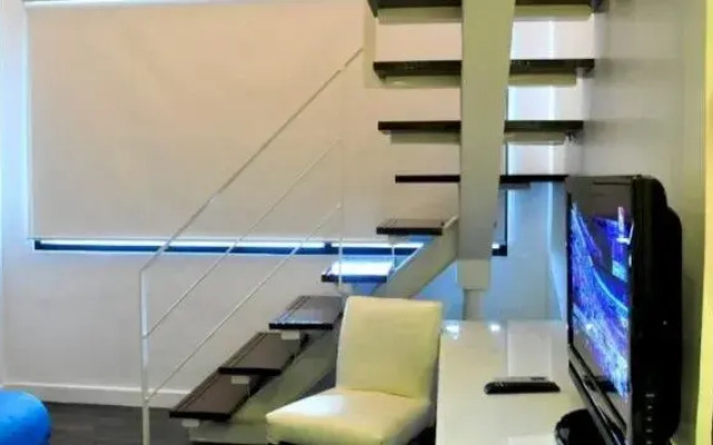 Ellis Econotel
