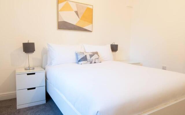 *NEW* Central Derby Apt, with Parking - Sleeps 6