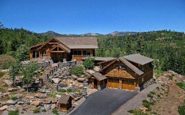 Glacier Luxury Lodge