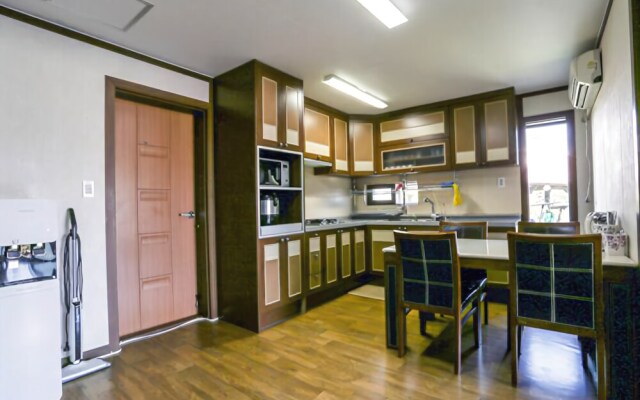 Seogwipo White Castle Pension