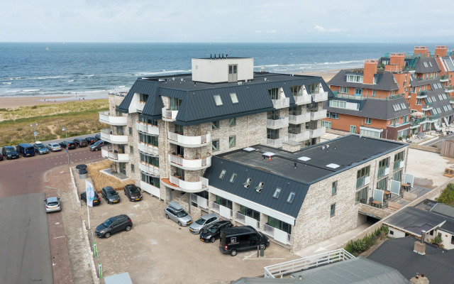 Bright Apartment Near Sea
