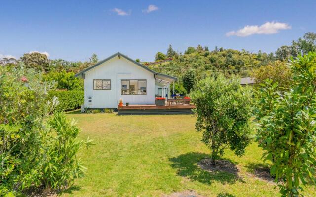 Bay Coast Happy Place - Cooks Beach Holiday Home