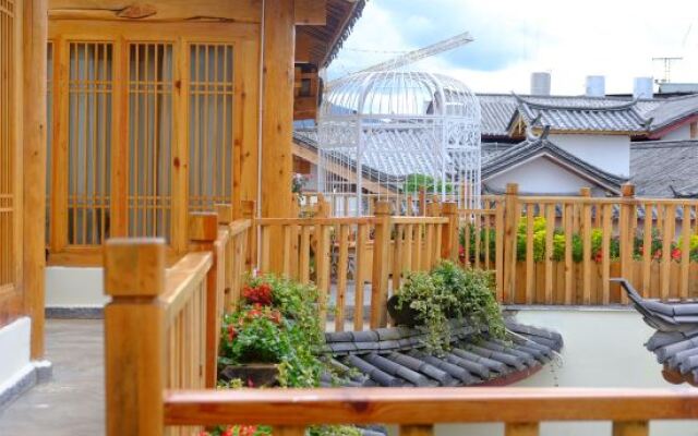 Huatian Yueshe Inn (Lijiang Chanmian)